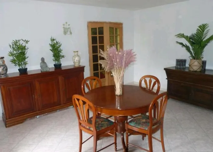 Casa de Férias Belle Maison De Charme Ancien, Vue Et Montagne *